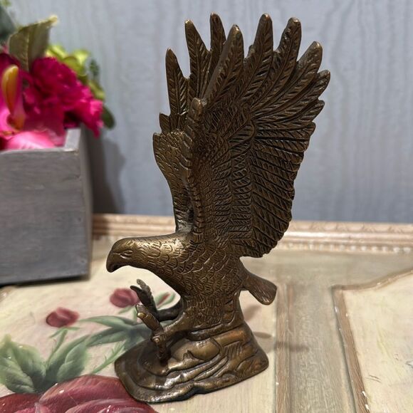 Vintage Brass Eagle Landing Talons Out Art Statue Paperweight - Picture 1 of 10